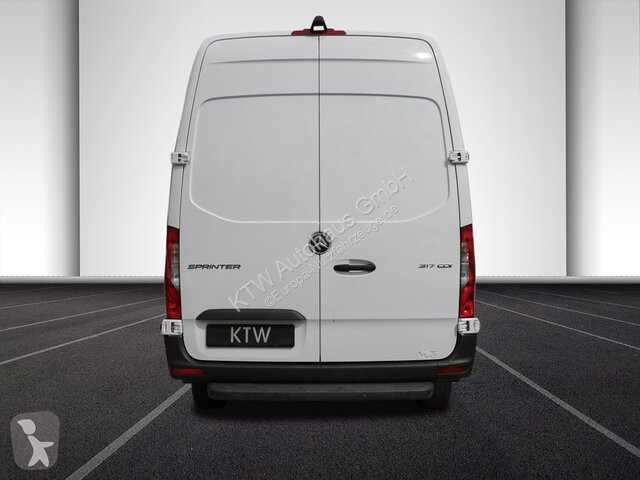 Лекотоварен автомобил Mercedes Sprinter 317...