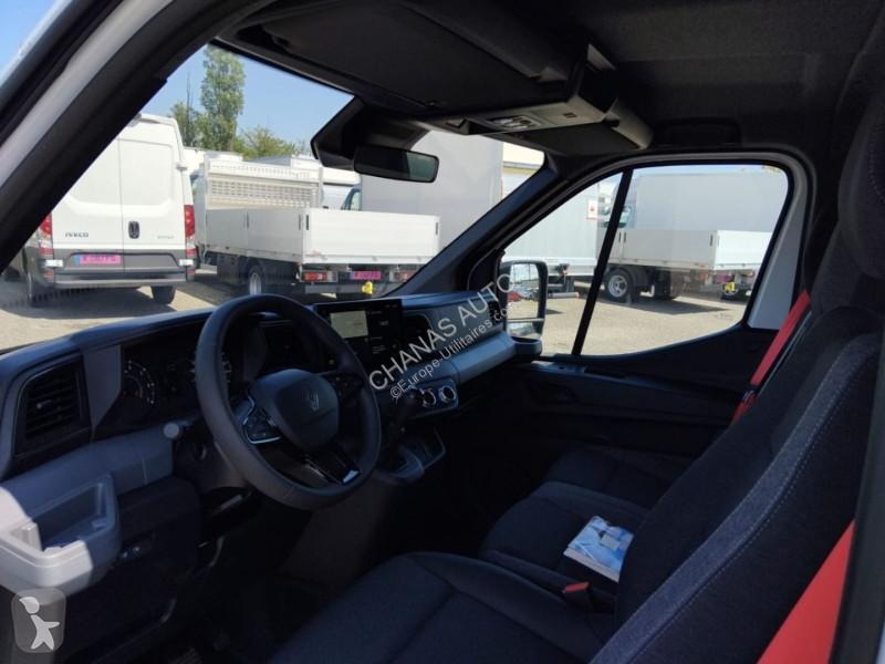 Véhicule utilitaire Renault BENNE COFFRE 3T5...