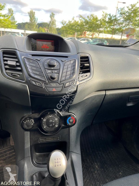 عربة نفعية Ford FIESTA