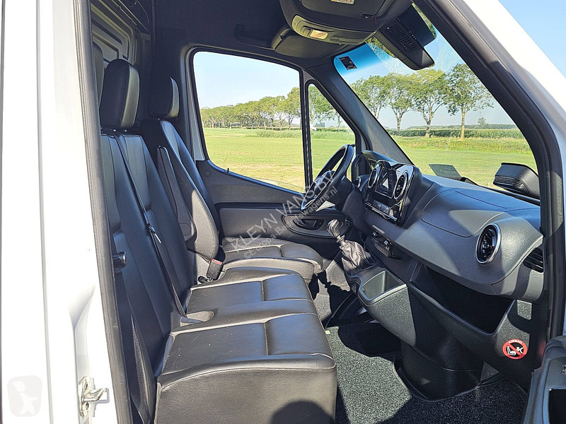 Коммерческий автомобиль Mercedes 311 L2H2...