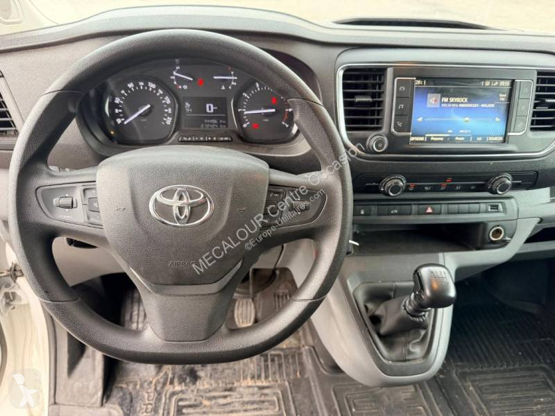 Samochód dostawczy Toyota