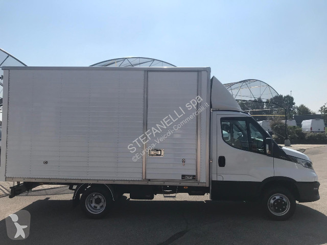 عربة نفعية Iveco DAILY 35C14H BOX