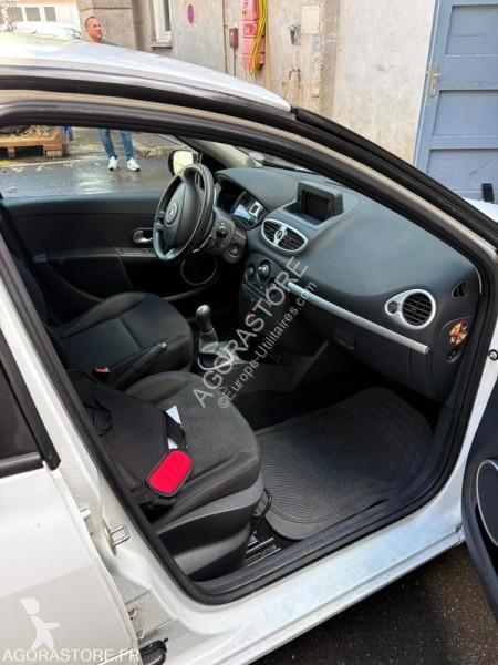عربة نفعية Renault CLIO