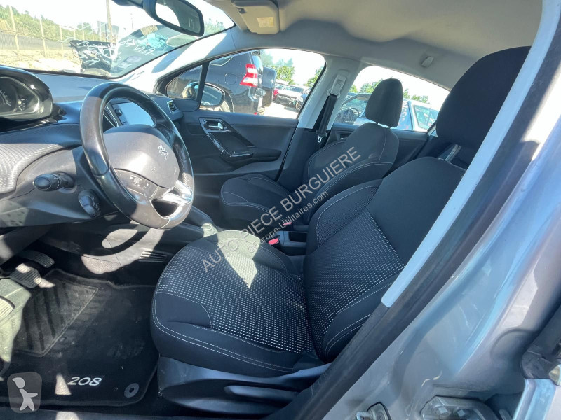 عربة نفعية Peugeot 1.2i PureTech 82 / DV477
