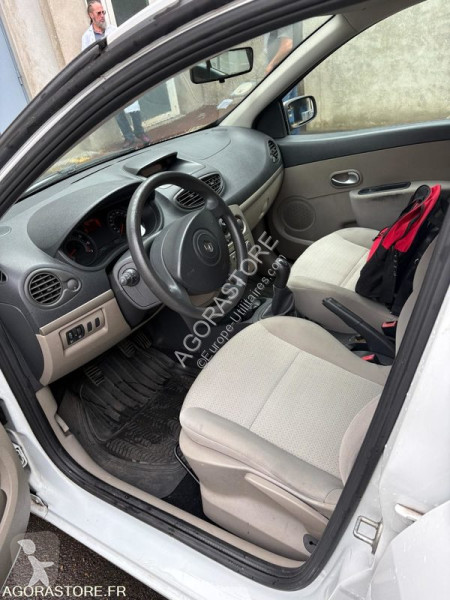 عربة نفعية Renault CLIO