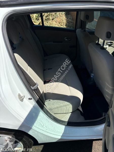 عربة نفعية Renault CLIO