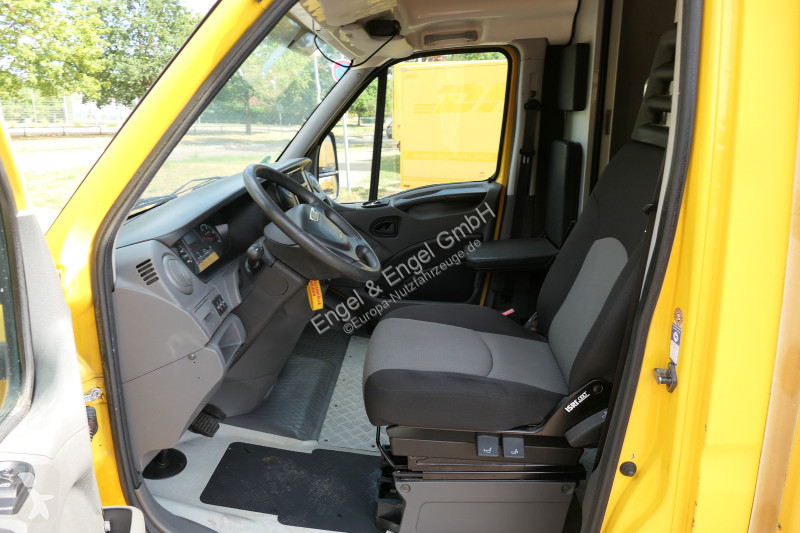 Véhicule utilitaire Iveco Daily 35 S11 C30C...
