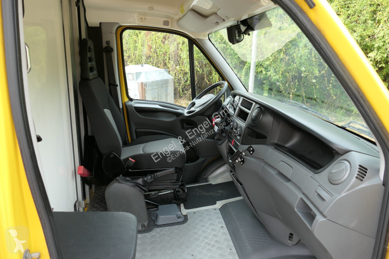 Véhicule utilitaire Iveco Daily 35 S11 C30C...