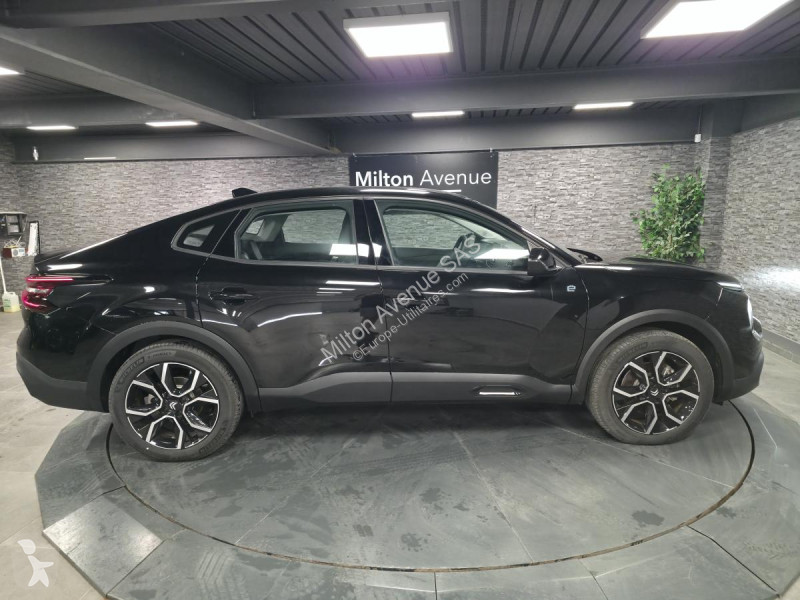 Véhicule utilitaire Citroën C4 X ë-136  E-Séries