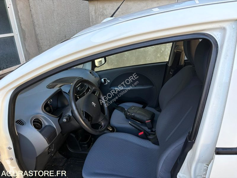 عربة نفعية Peugeot ION