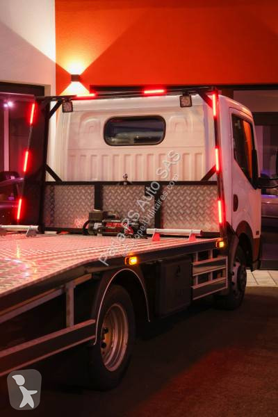 Véhicule utilitaire Nissan