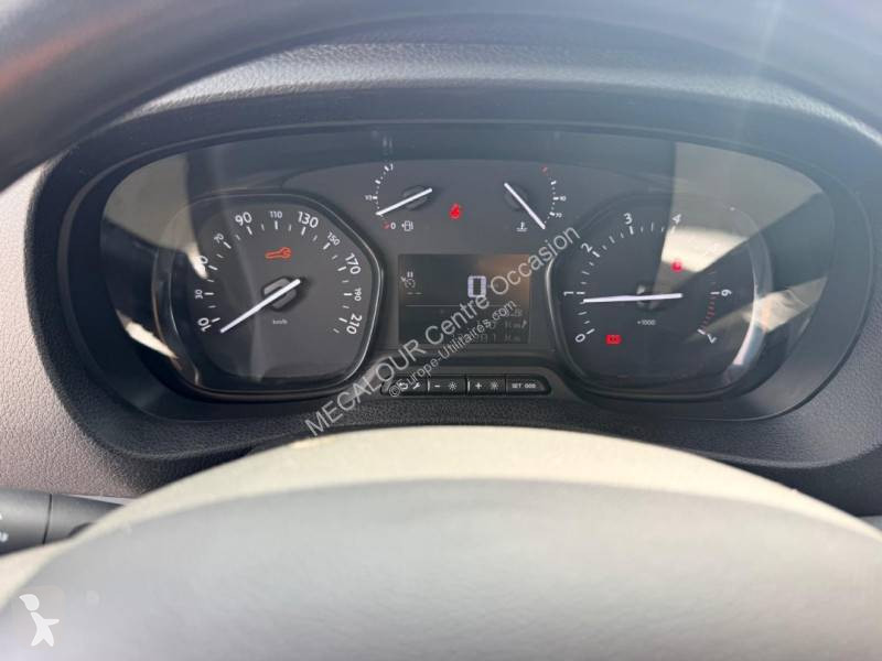 عربة نفعية Toyota