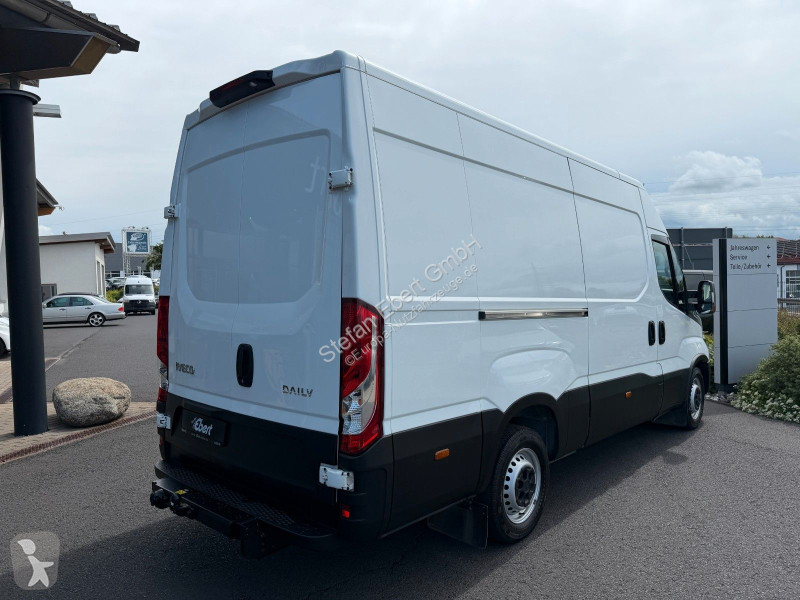 Véhicule utilitaire Iveco 35S18HA8 Kastenwagen...