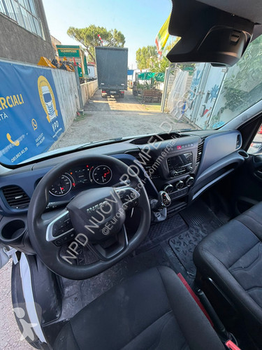 Véhicule utilitaire Iveco Iveco 35c18