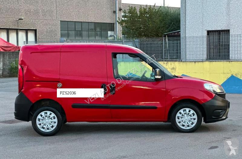 Véhicule utilitaire Fiat doblo