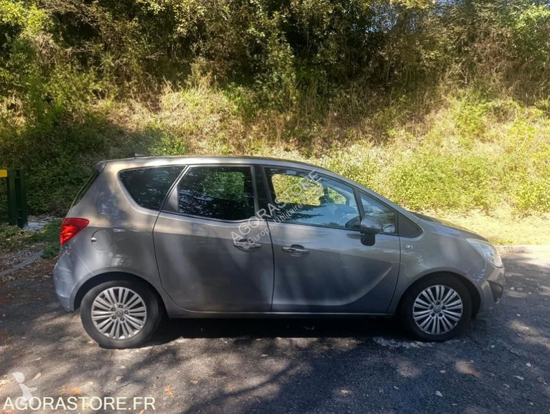 Véhicule utilitaire Opel MERIVA