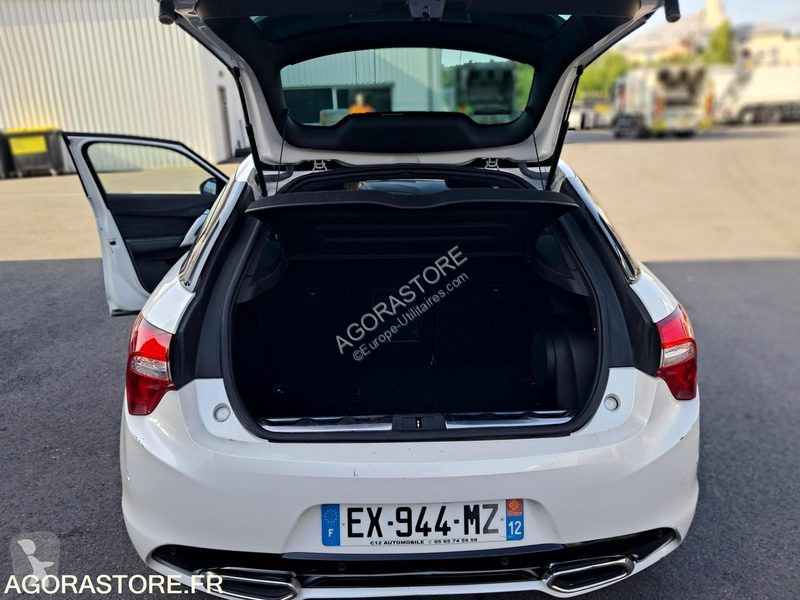 Véhicule utilitaire DS DS5