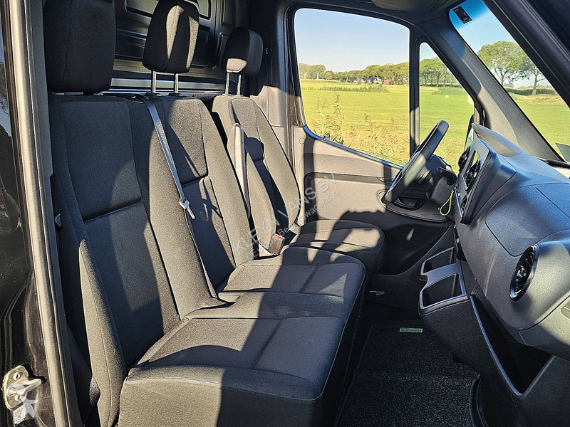 Коммерческий автомобиль Mercedes 311 ac...
