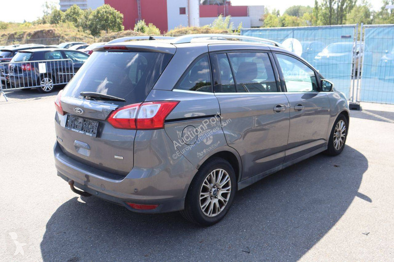 Véhicule utilitaire Ford Grand