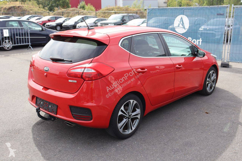 Véhicule utilitaire KIA  cee'd