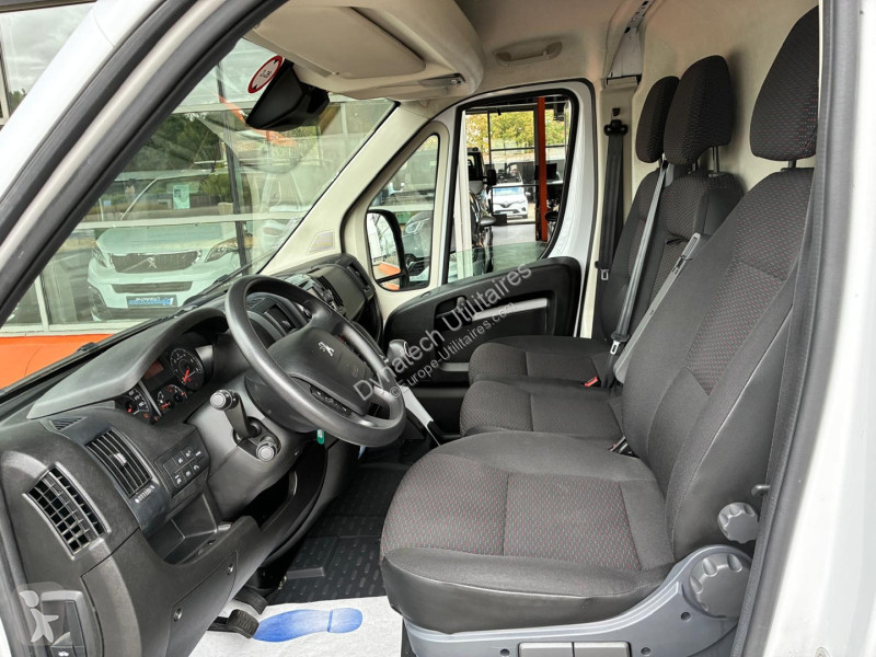 Véhicule utilitaire Peugeot 2.2 BLUEHDI S&S...