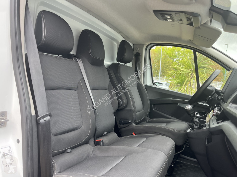 Коммерческий автомобиль Renault TRAFIC III FG...