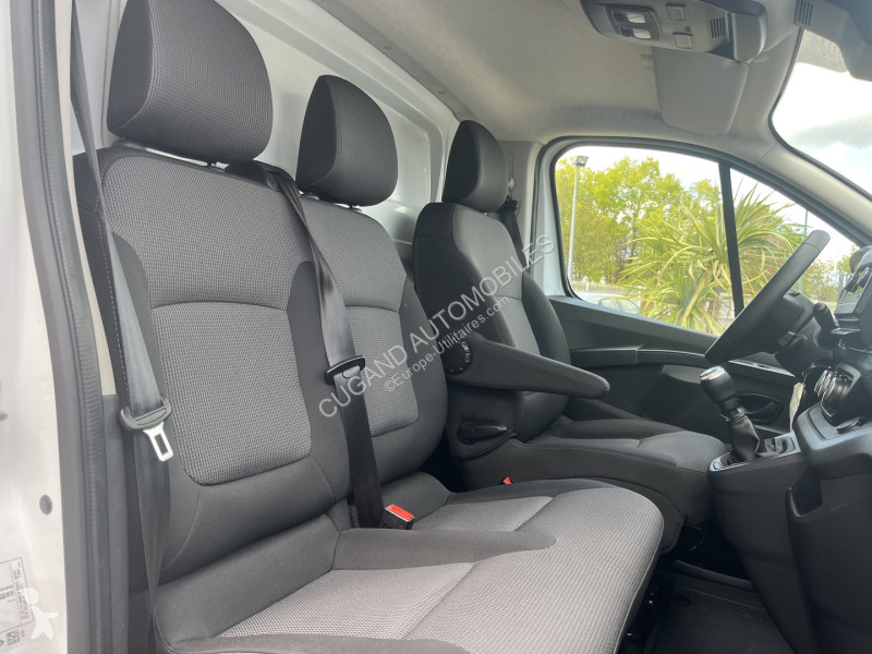 Коммерческий автомобиль Renault TRAFIC III FG...