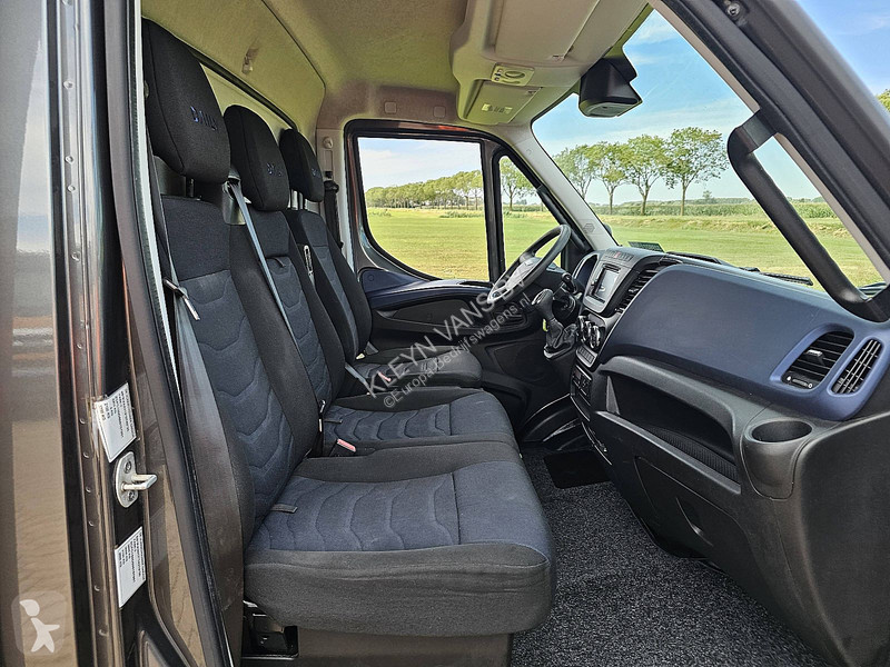 Véhicule utilitaire Iveco 50C18 Bakwagen 3.0L...
