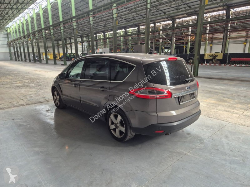 Véhicule utilitaire Ford
