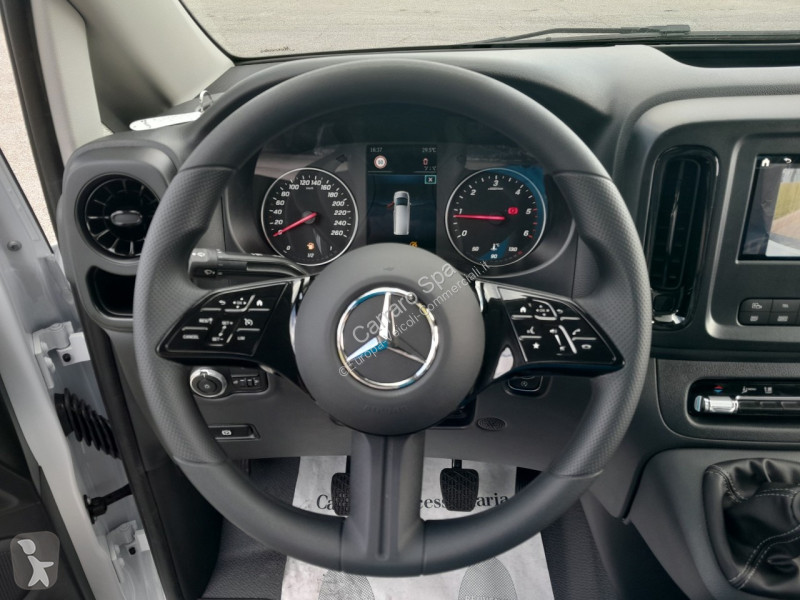 Véhicule utilitaire Mercedes Furgone