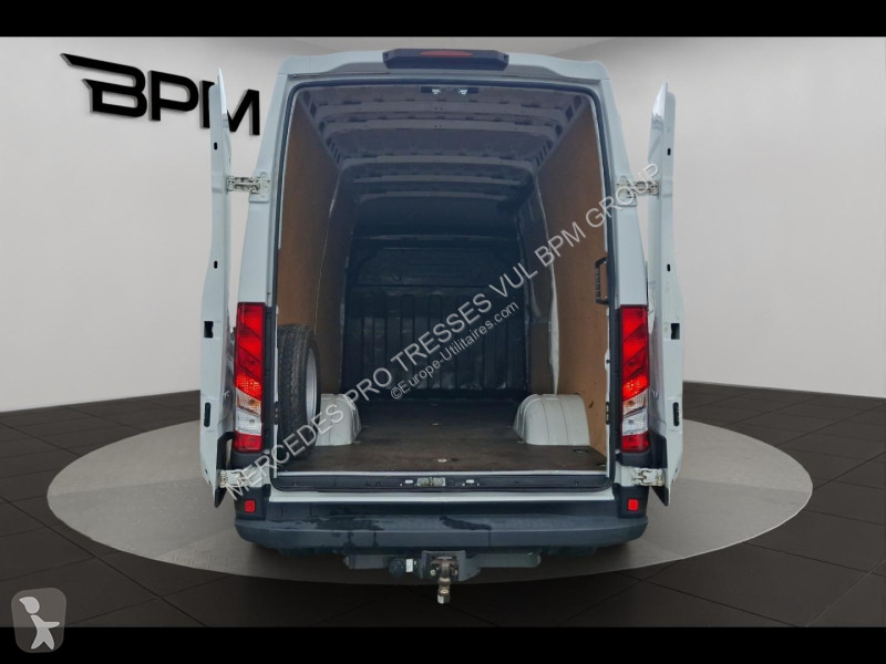 Véhicule utilitaire Iveco 35C Fg 35C14