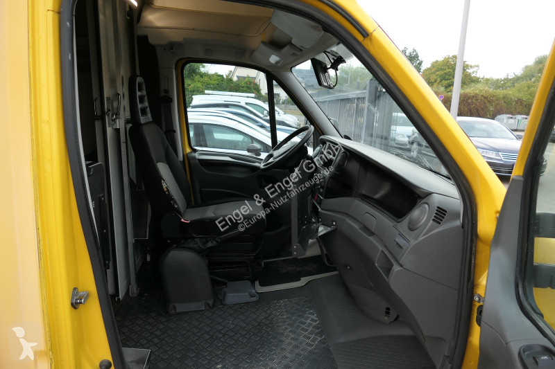 Véhicule utilitaire Iveco Daily 35 S11 C30C...