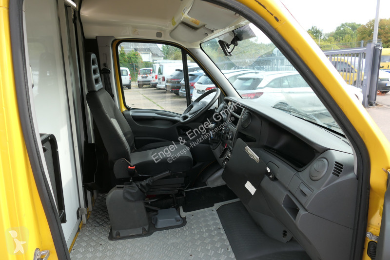 Véhicule utilitaire Iveco Daily 35 S11 C30C...