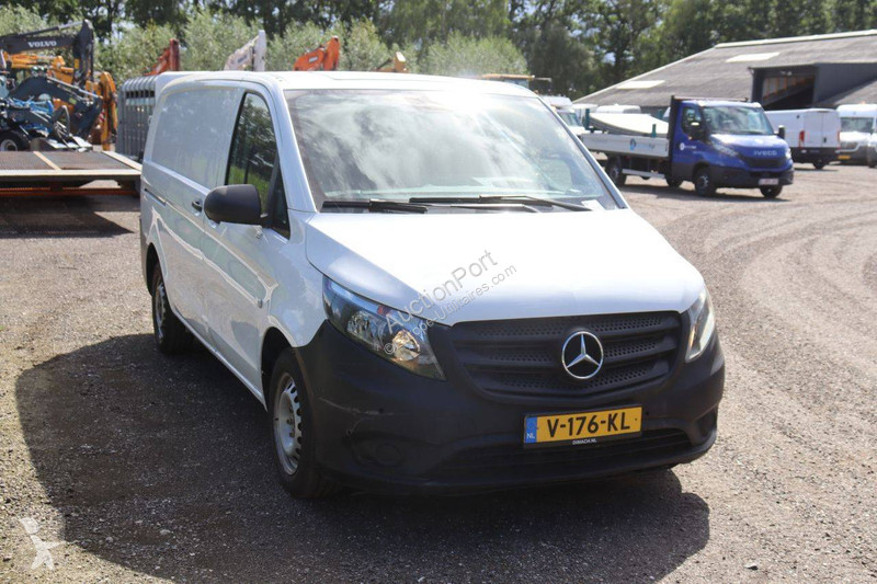 Комерційні автомобілі Mercedes 777CDI