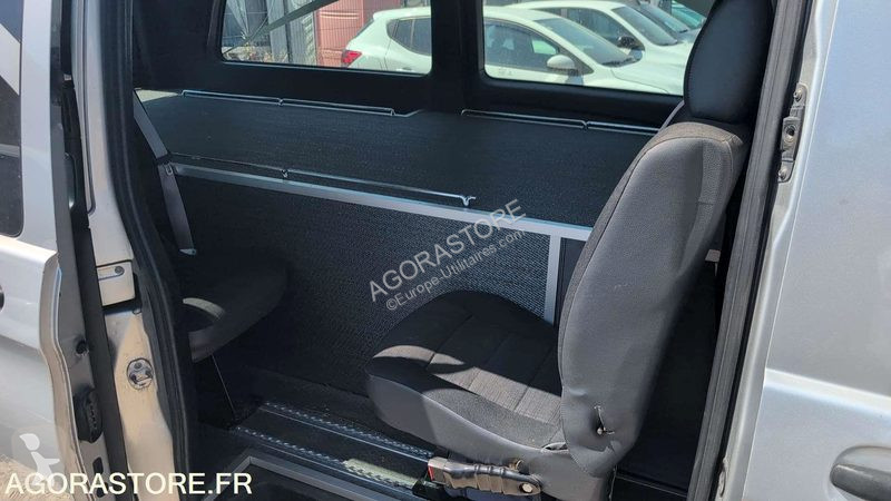 Véhicule utilitaire Mercedes VITO