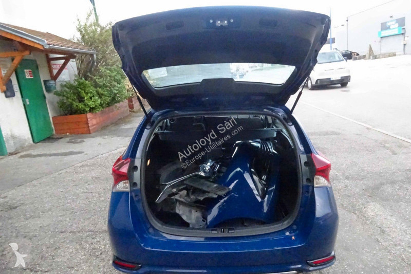 Лекотоварен автомобил Toyota AURIS TOURING 1,8...