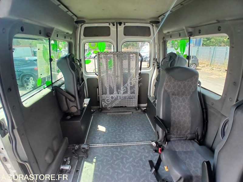Комерційні автомобілі Renault MASTER