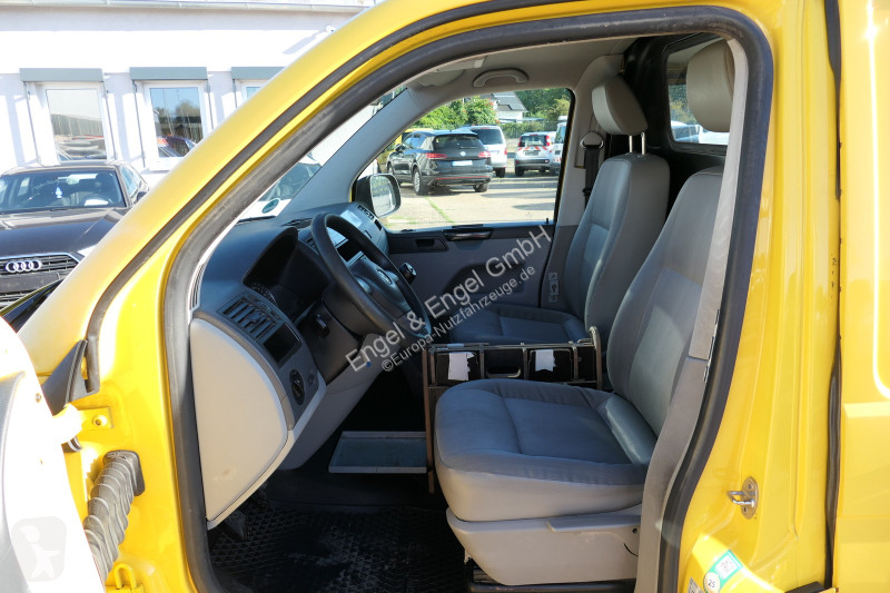 Лекотоварен автомобил Volkswagen T5 Transporter...