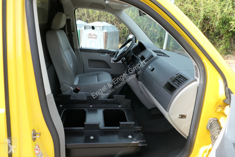 Лекотоварен автомобил Volkswagen T5 Transporter...
