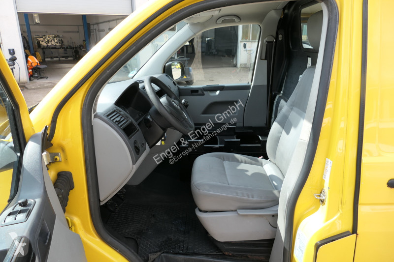 Лекотоварен автомобил Volkswagen T5 Transporter...