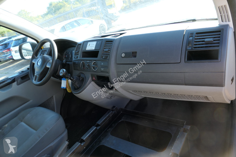 Лекотоварен автомобил Volkswagen T5 Transporter...