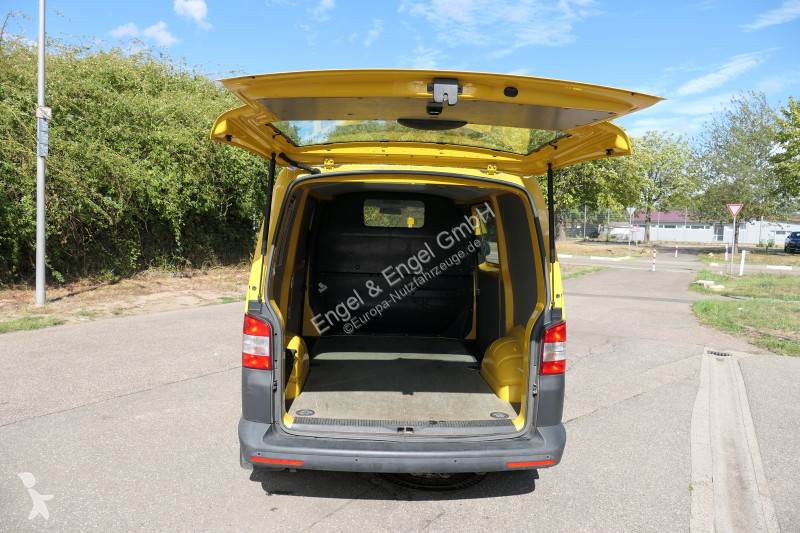 Лекотоварен автомобил Volkswagen T5 Transporter...