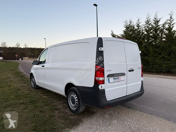 Véhicule utilitaire Mercedes VITO