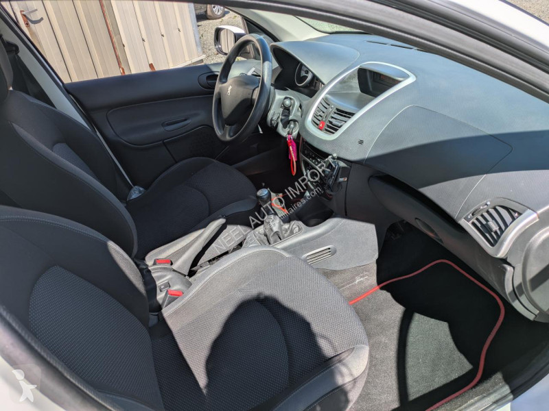 Лекотоварен автомобил Peugeot