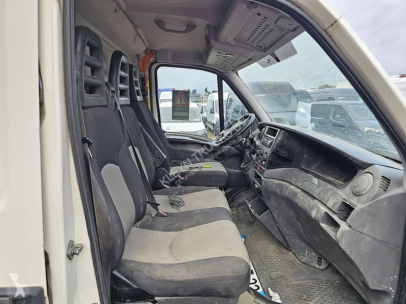 Лекотоварен автомобил Iveco 35C13 L2H2...