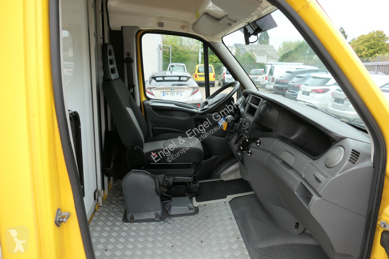 Коммерческий автомобиль Iveco Daily 35 S11 C30C...