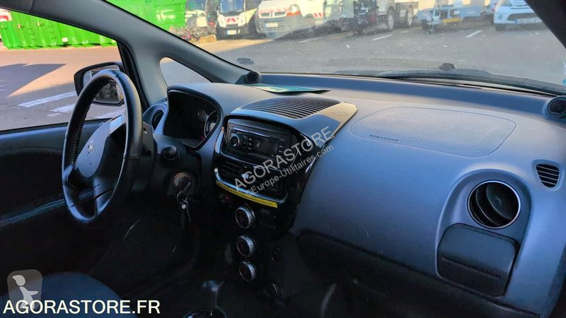 Лекотоварен автомобил Peugeot ION