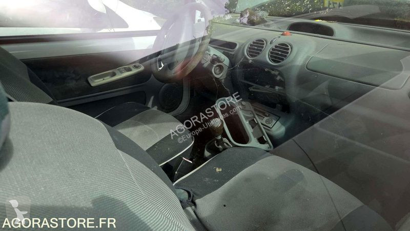 Лекотоварен автомобил Renault TWINGO