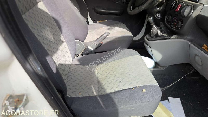 Лекотоварен автомобил Fiat DOBLO