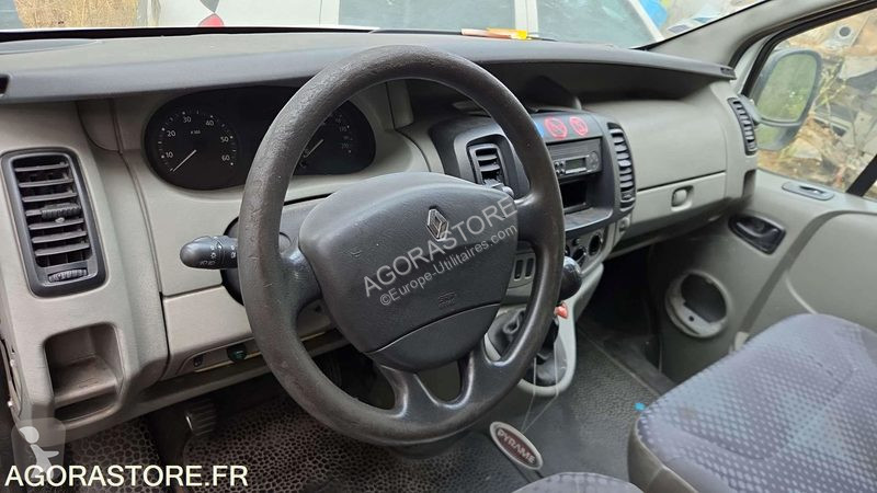 Лекотоварен автомобил Renault TRAFIC